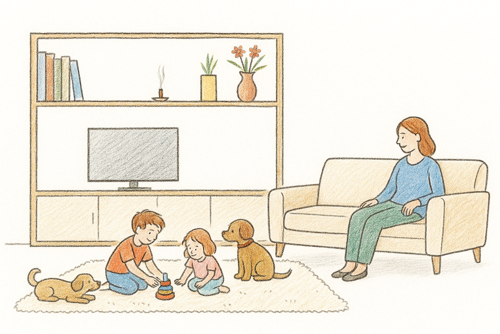 Salotto con parete attrezzata. Mensole sopra la tv.